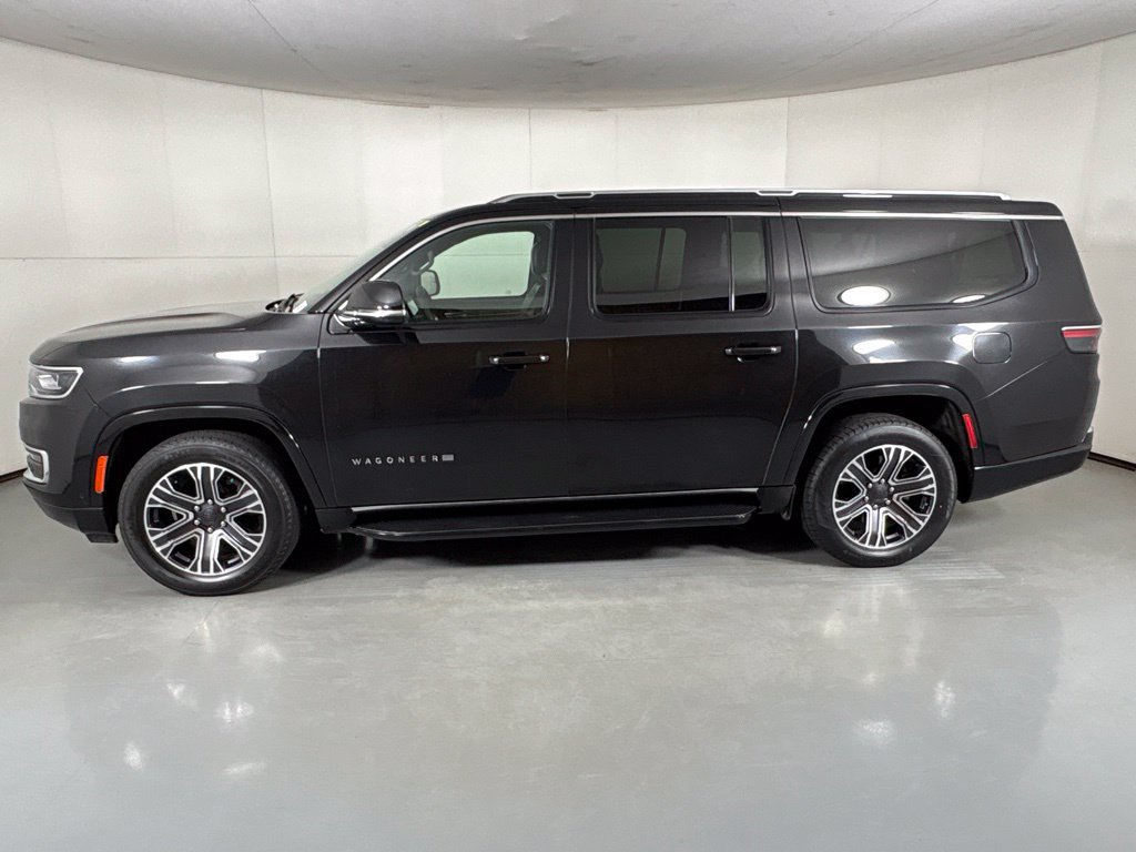 Used 2024 Jeep Wagoneer L Series II RWD image 5