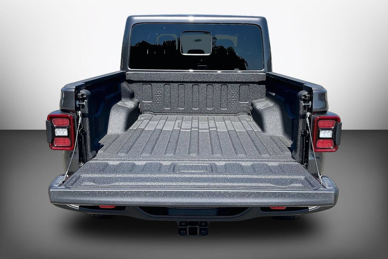 New 2026 Jeep Gladiator Rubicon w/ Steel Power Dome Hood Package AWD/4WD image 20