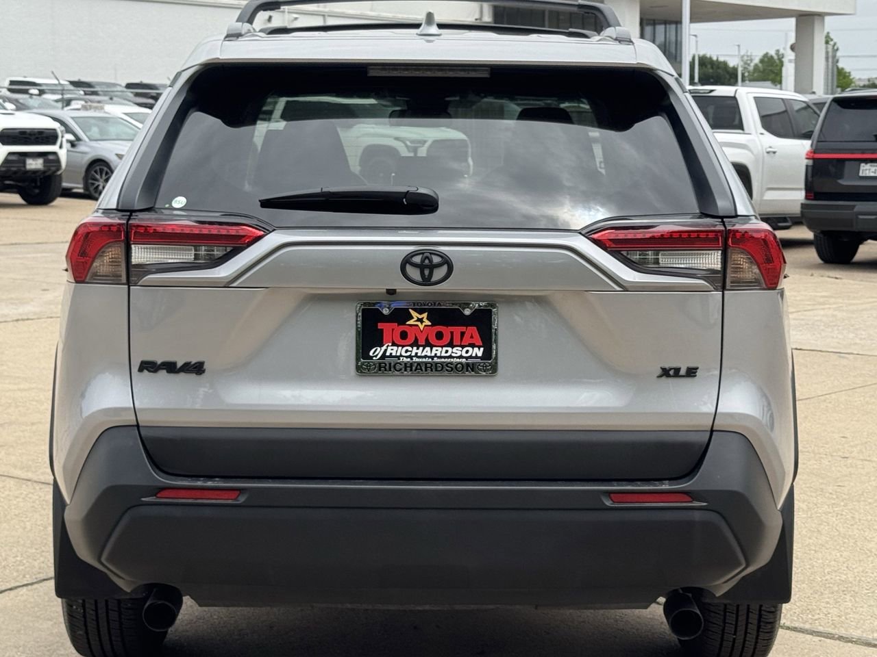 Used 2025 Toyota RAV4 XLE w/ Convenience Package FWD image 5