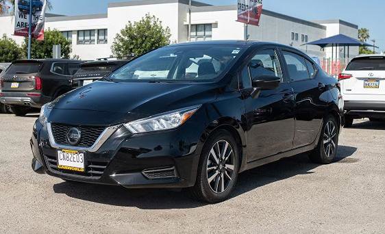 Used 2021 Nissan Versa SV image 2