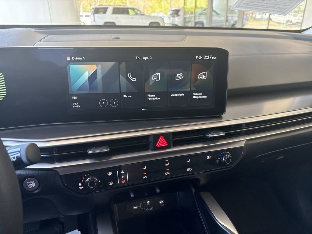 Used 2025 Kia Sorento LX image 13