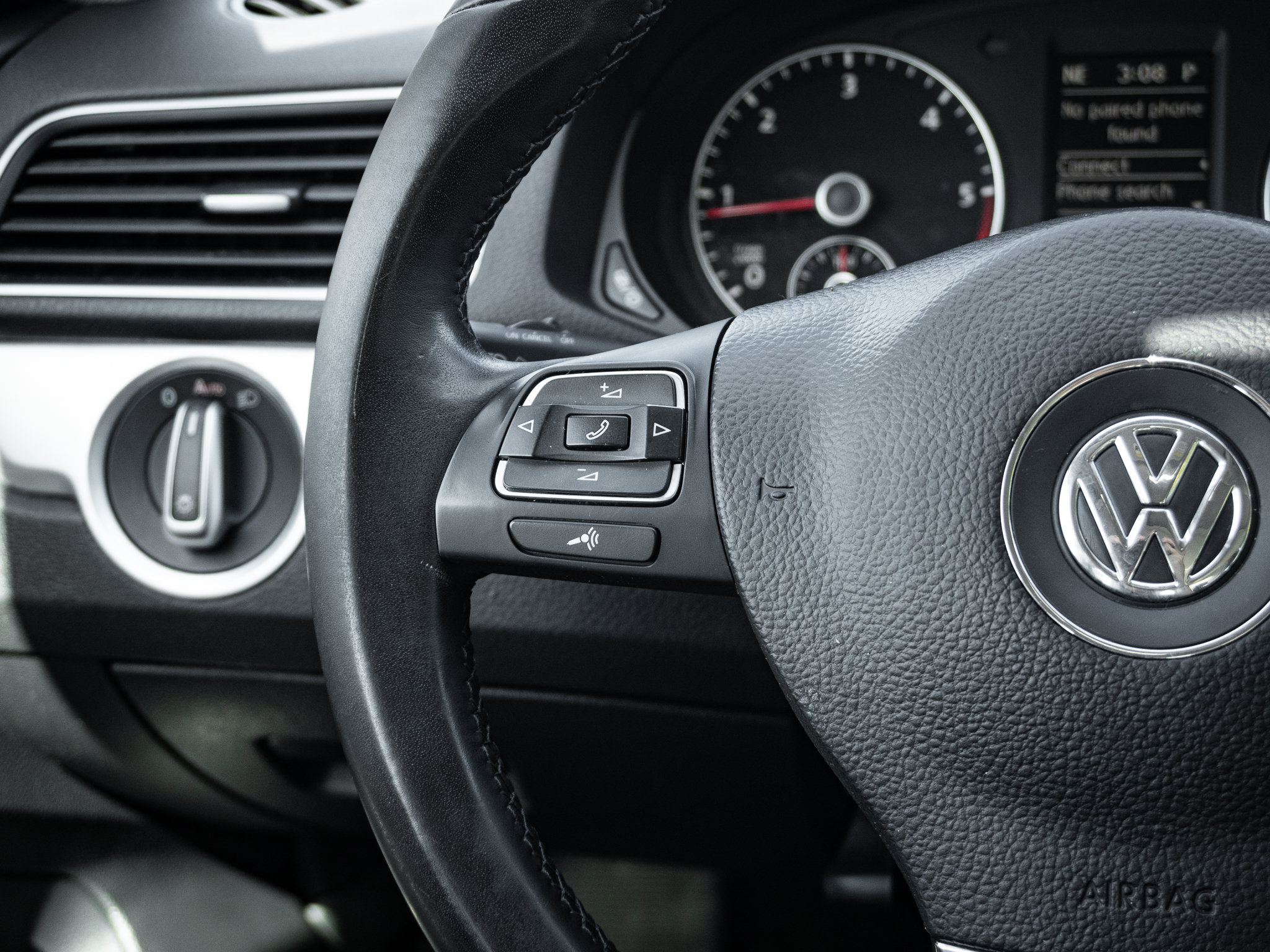 Used 2013 Volkswagen Passat TDI SE FWD image 19