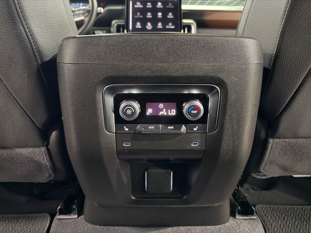 Used 2025 GMC Yukon Denali AWD/4WD image 29