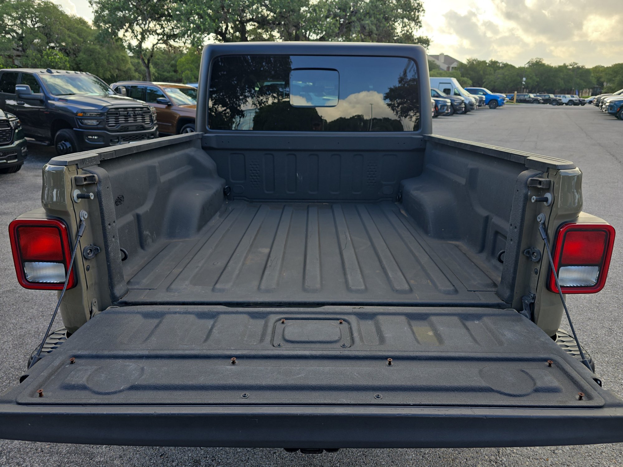 Used 2020 Jeep Gladiator Rubicon AWD/4WD image 14