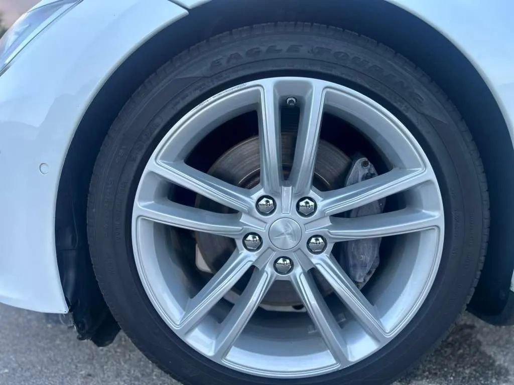 Used 2014 Tesla Model S 85 image 24