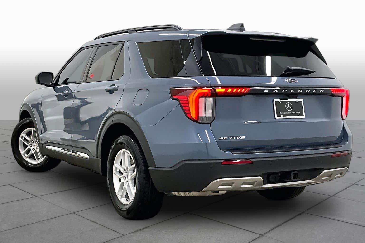 Used 2025 Ford Explorer Active w/ Active Comfort Package RWD image 12
