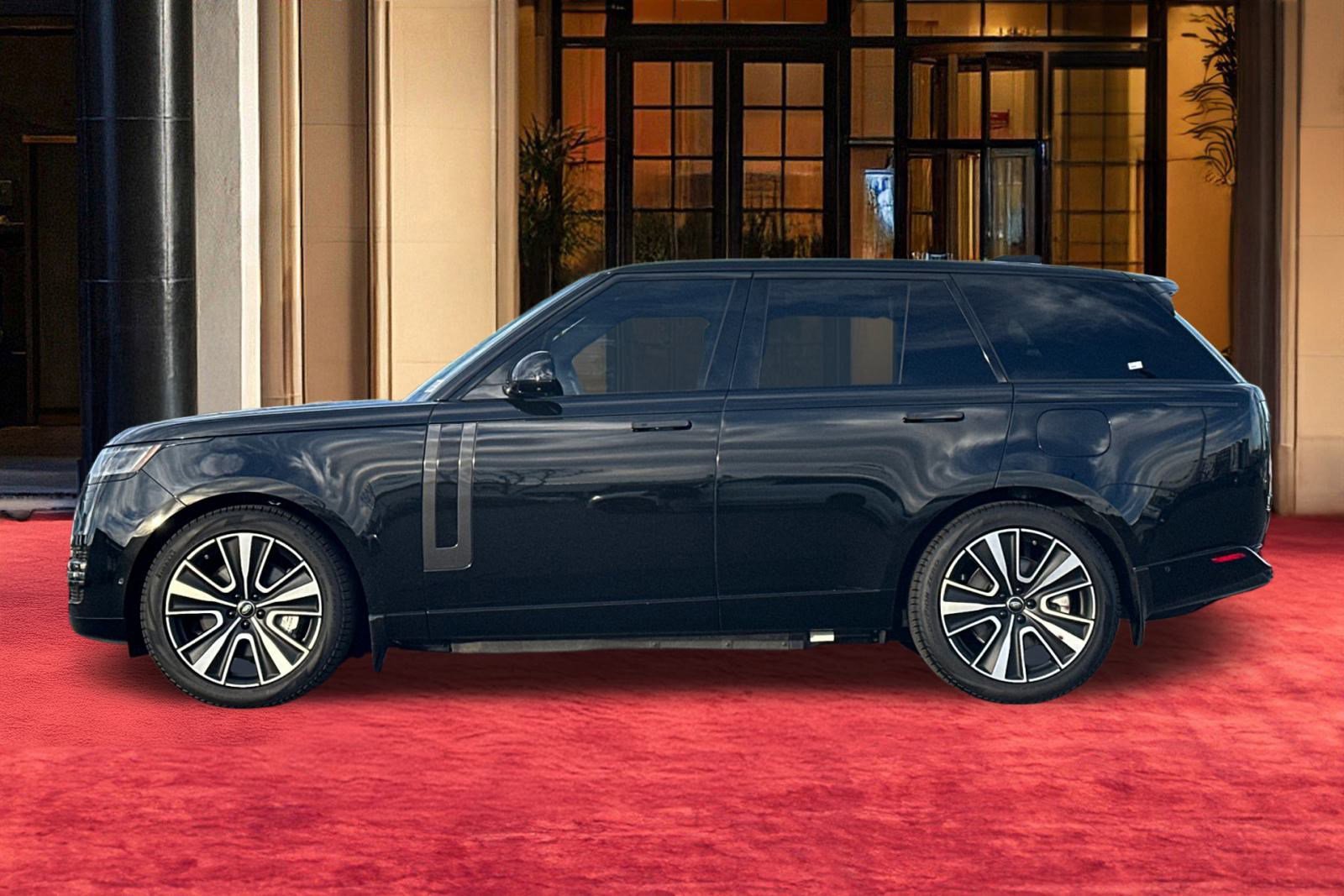 New 2025 Land Rover Range Rover SE image 3