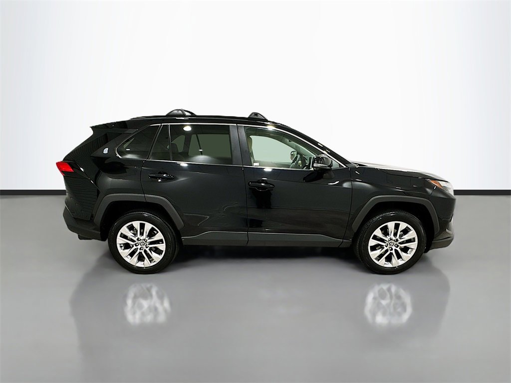 Used 2025 Toyota RAV4 XLE Premium image 8