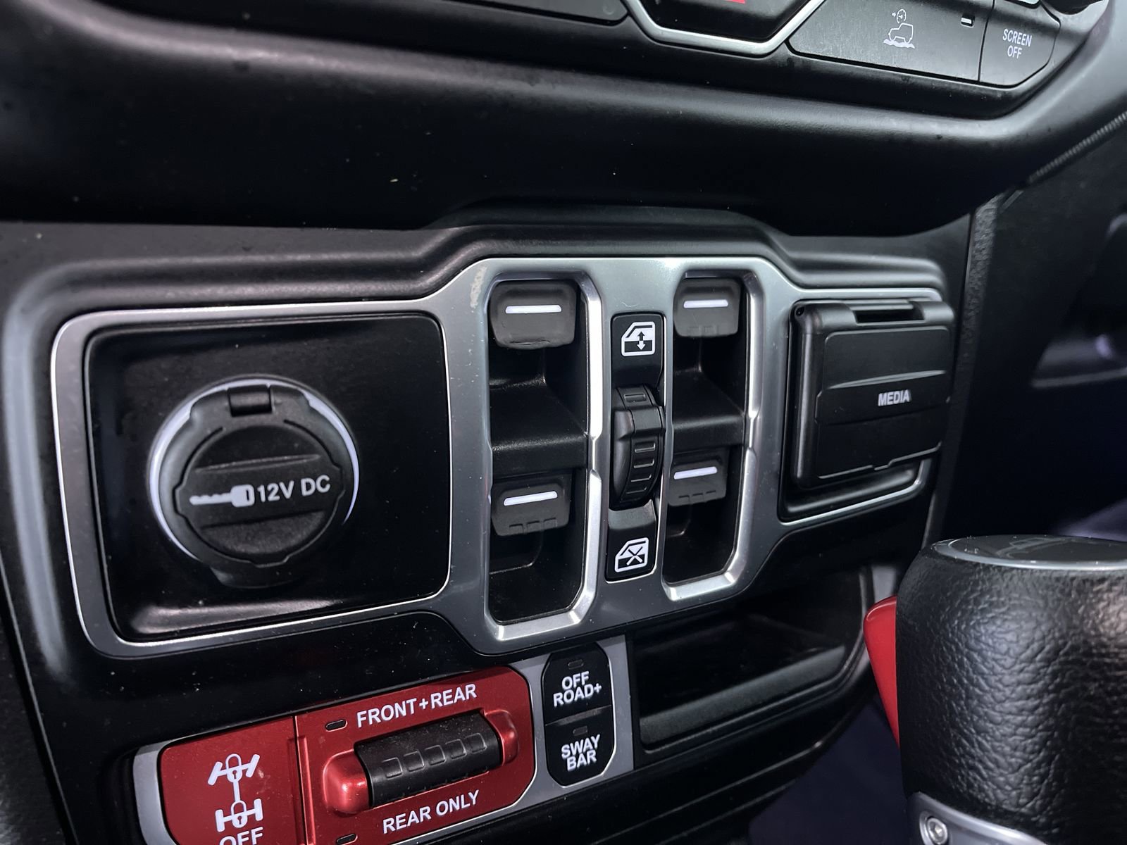 Used 2022 Jeep Gladiator Rubicon w/ Cold Weather Group AWD/4WD image 14