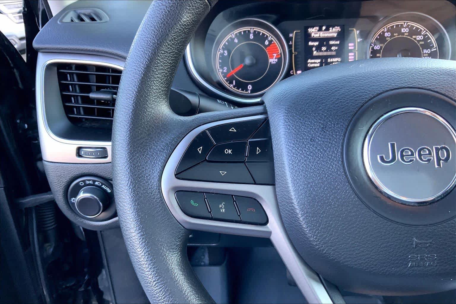 Used 2021 Jeep Cherokee Latitude FWD image 21