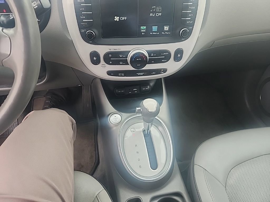 Certified 2017 Kia Soul EV + w/ Sun & Fun Package FWD image 22