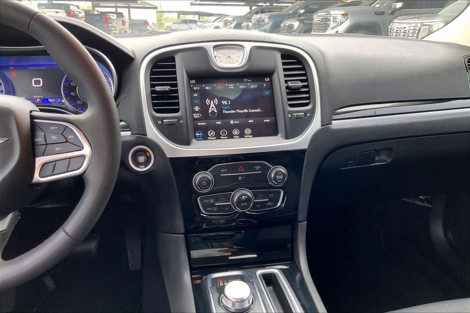 Used 2023 Chrysler 300 Touring w/ Sport Appearance Package RWD image 7