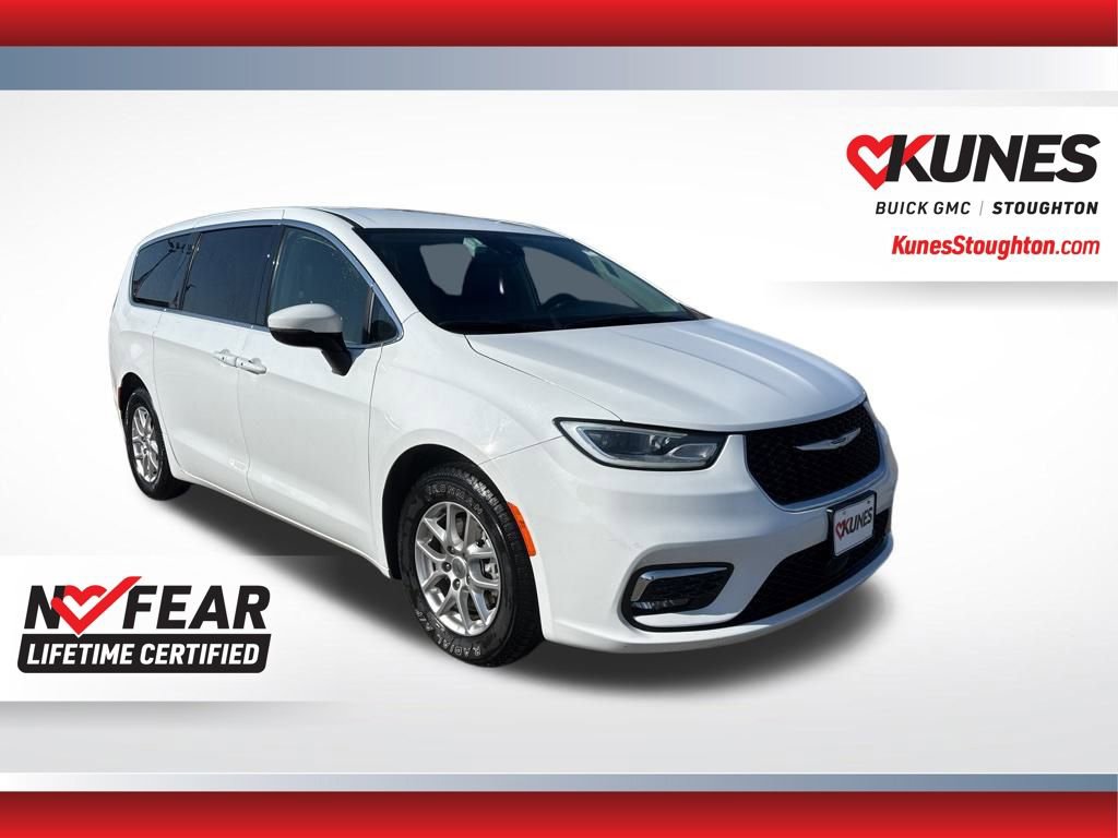 Used 2023 Chrysler Pacifica Touring-L image 4