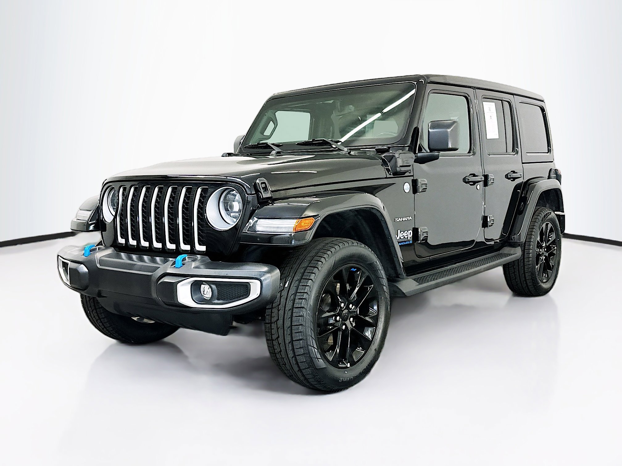 Used 2023 Jeep Wrangler Unlimited Sahara w/ Cold Weather Group AWD/4WD image 3