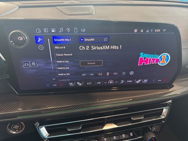 New 2025 Chevrolet Traverse High Country w/ LPO, Floor Liner Package image 26