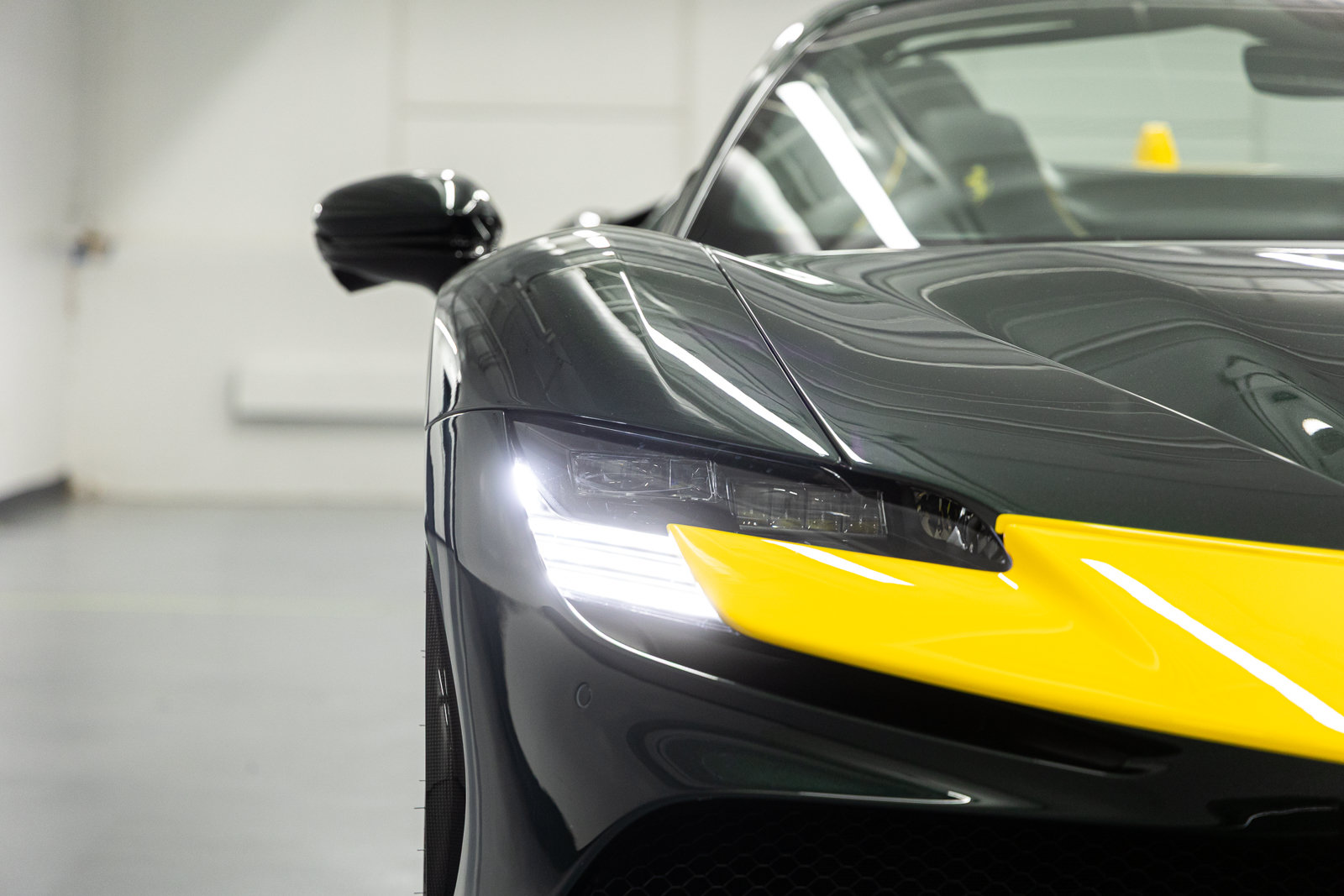 Used 2025 Ferrari SF90 Spider AWD/4WD image 25