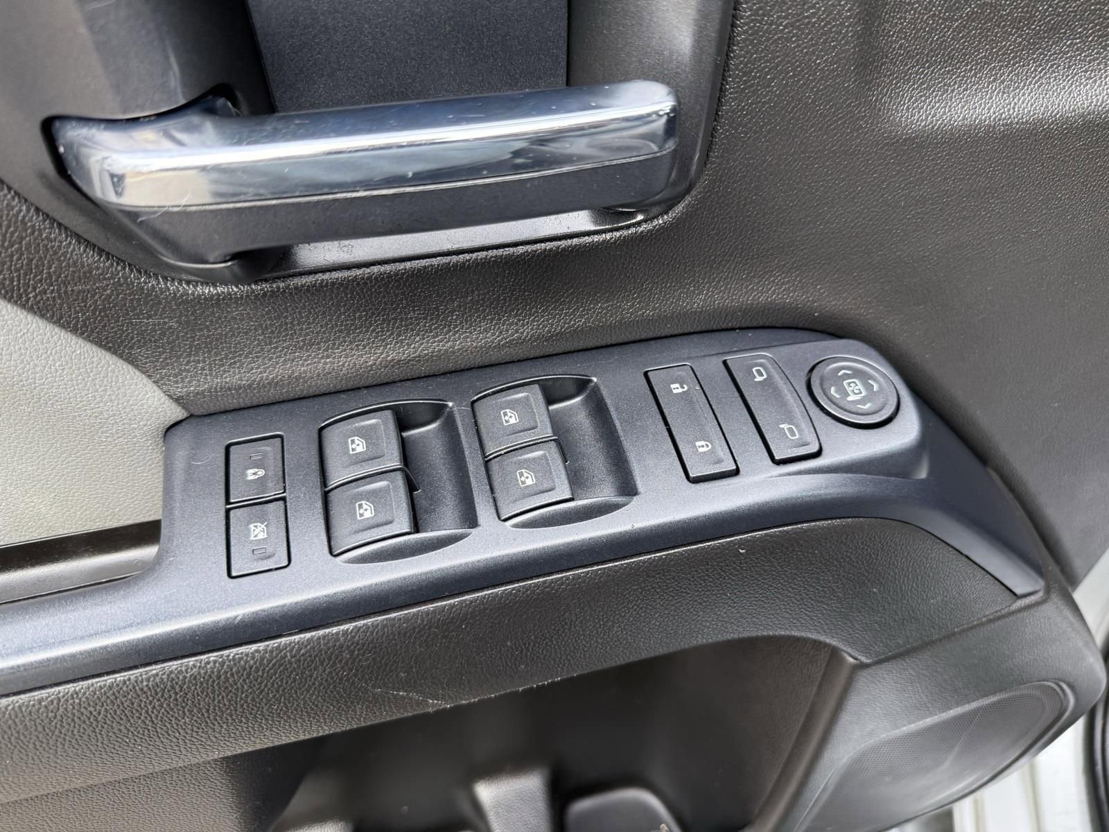 Used 2018 Chevrolet Silverado 1500 Custom w/ Custom Convenience Package RWD image 18