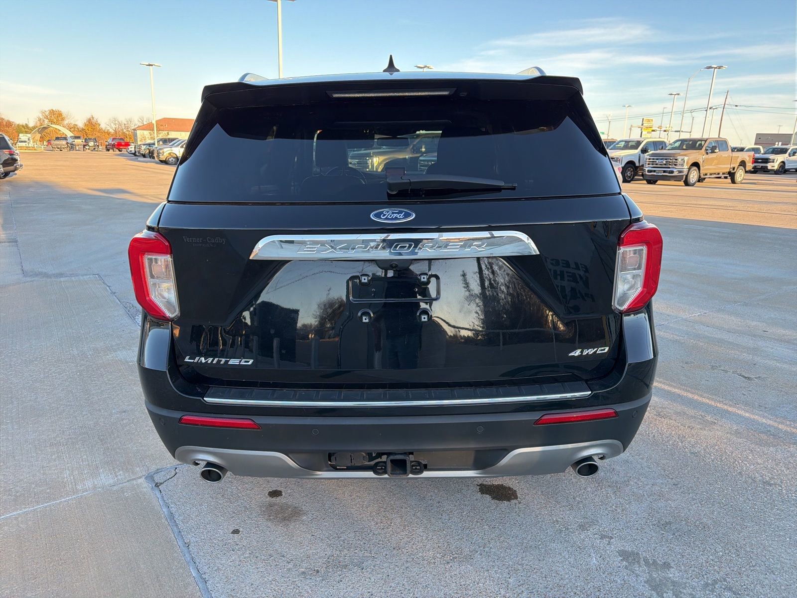 Used 2022 Ford Explorer Limited w/ Limited Technology Package image 4