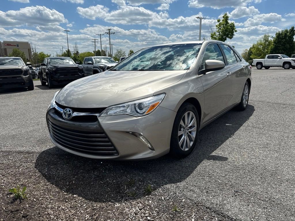 Used 2015 Toyota Camry XLE w/ Moonroof Package FWD image 2