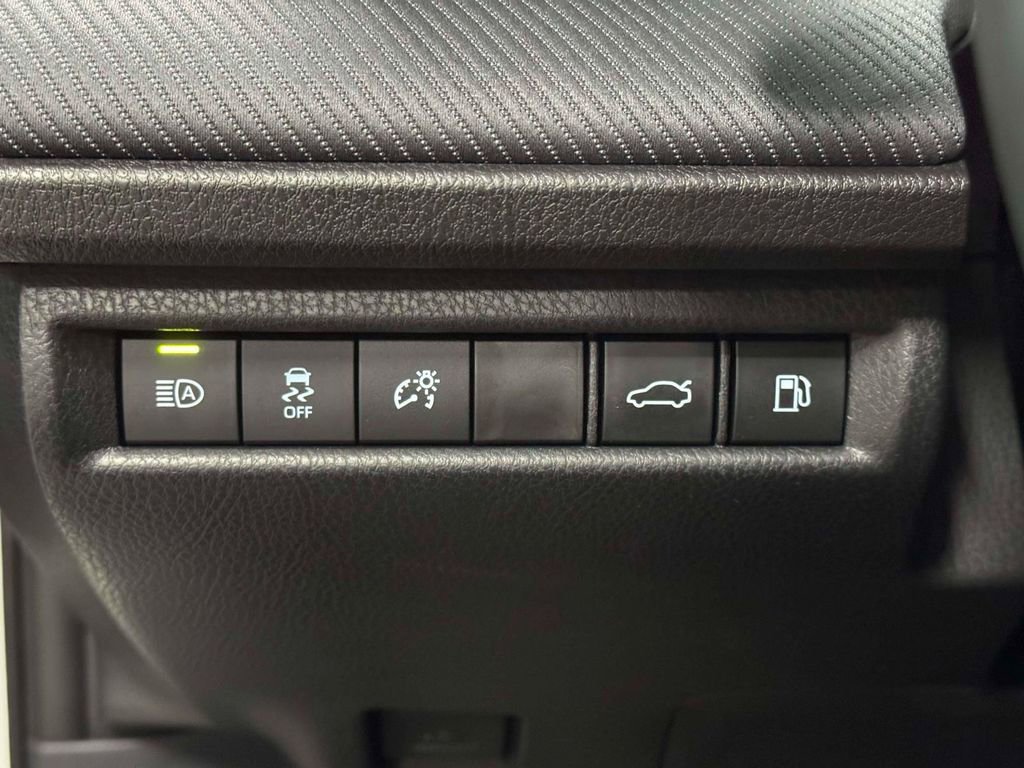 Used 2025 Toyota Camry SE image 18