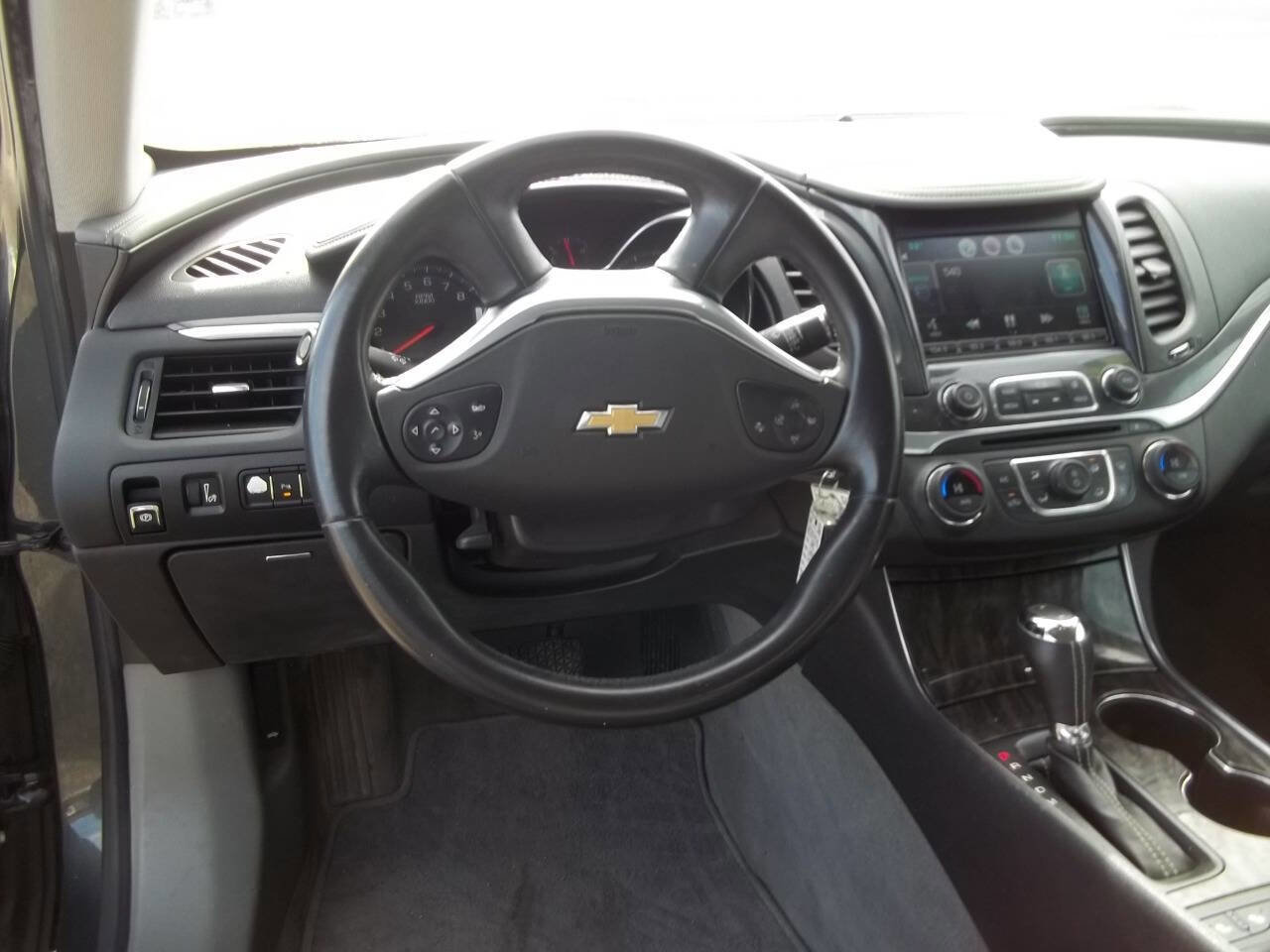 Used 2015 Chevrolet Impala LT w/ Convenience Package image 9