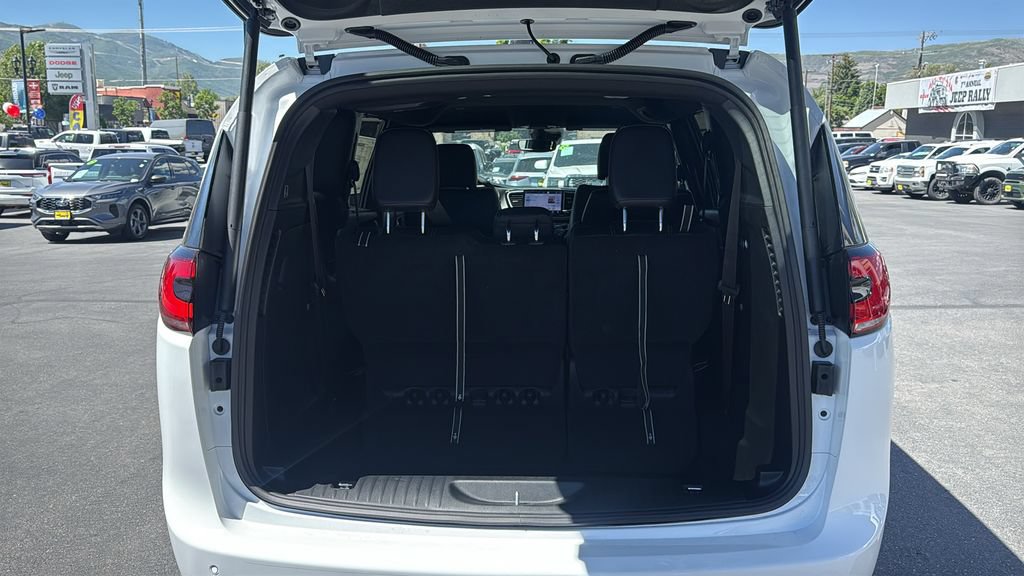 New 2027 Chrysler Pacifica Select AWD/4WD image 22