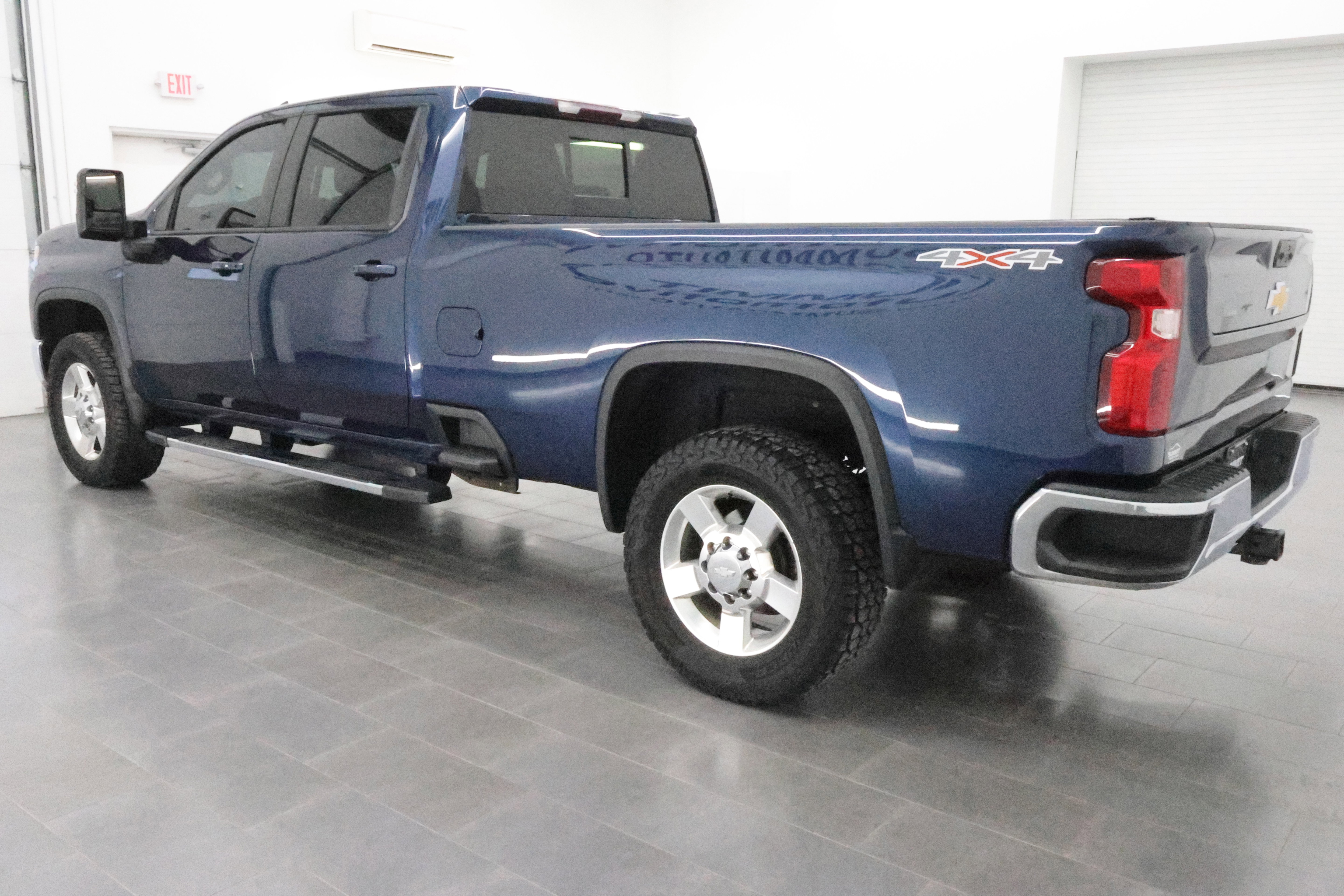 Used 2022 Chevrolet Silverado 2500 LT w/ Convenience Package AWD/4WD image 6