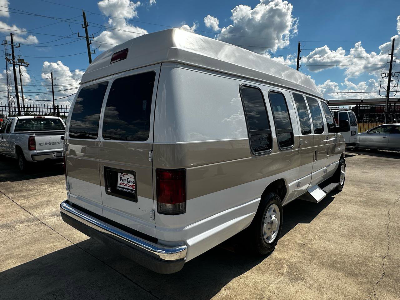 Used 2004 Ford E-250 and Econoline 250 Extended RWD image 5