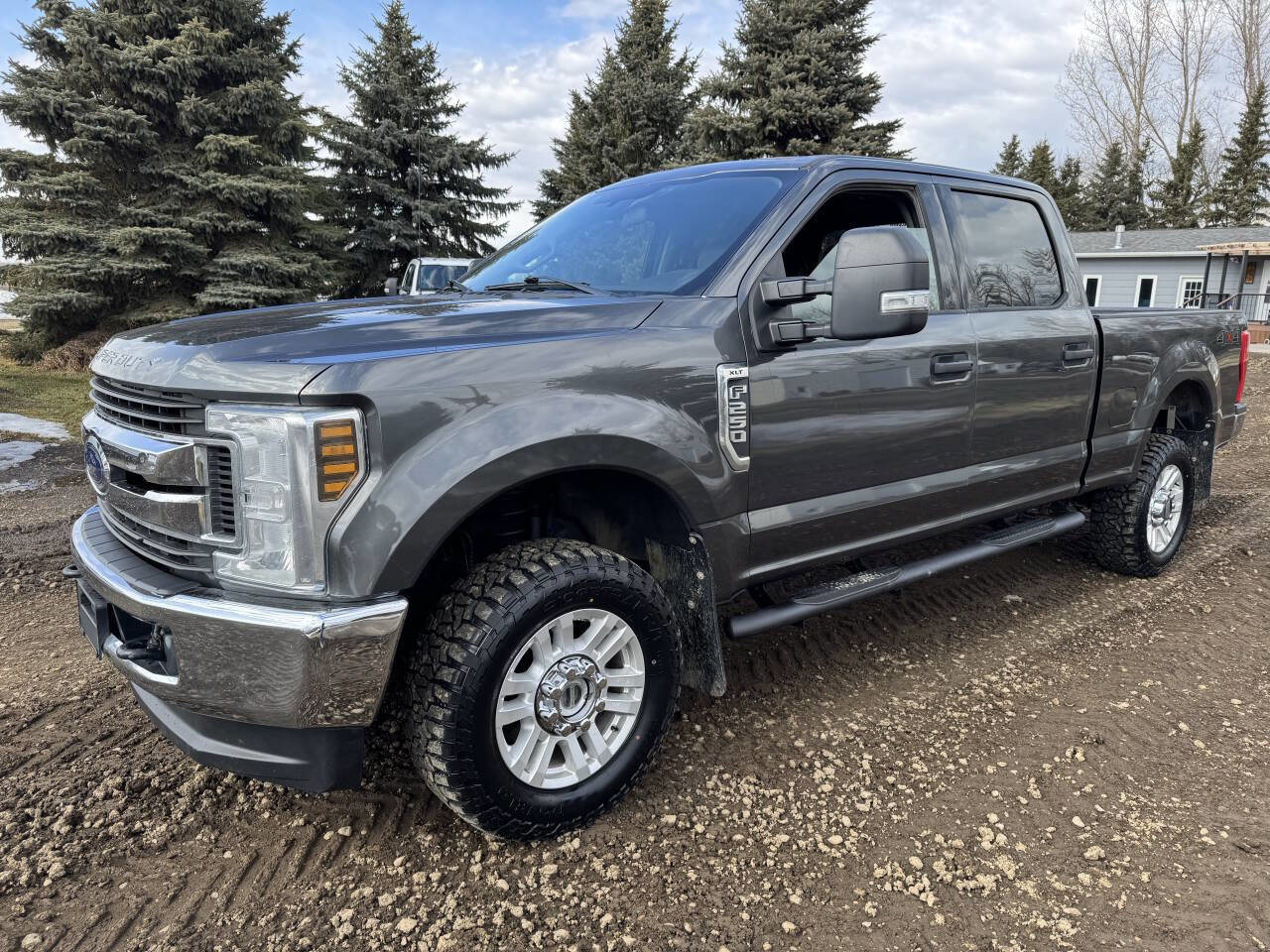Used 2019 Ford F250 XLT w/ Camper Package image 4