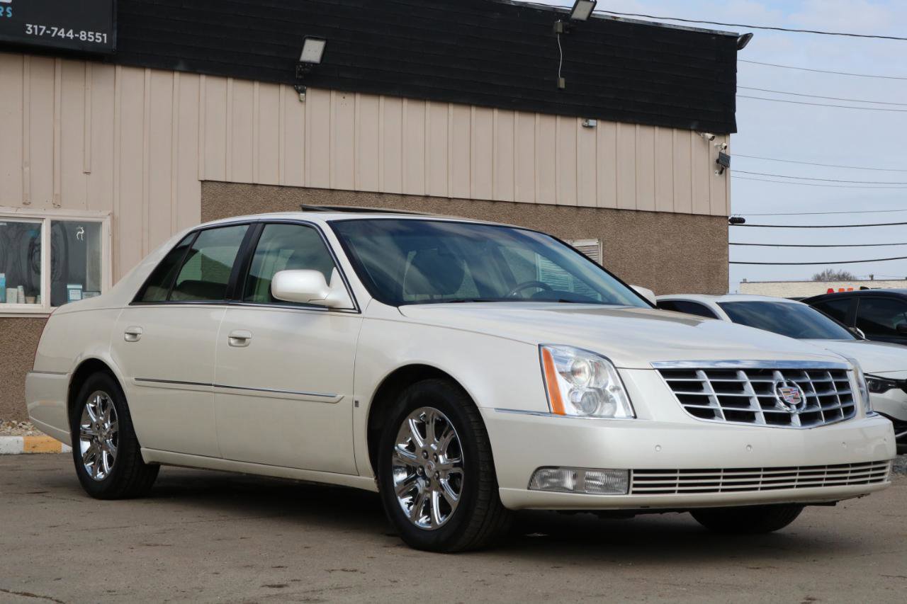 Used 2009 Cadillac DTS w/ Sun And Sound Package image 5