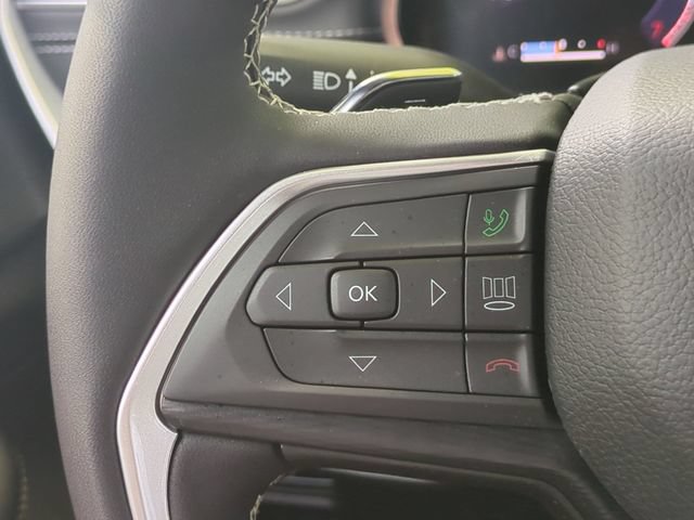 Certified 2025 Jeep Grand Cherokee Altitude AWD/4WD image 20