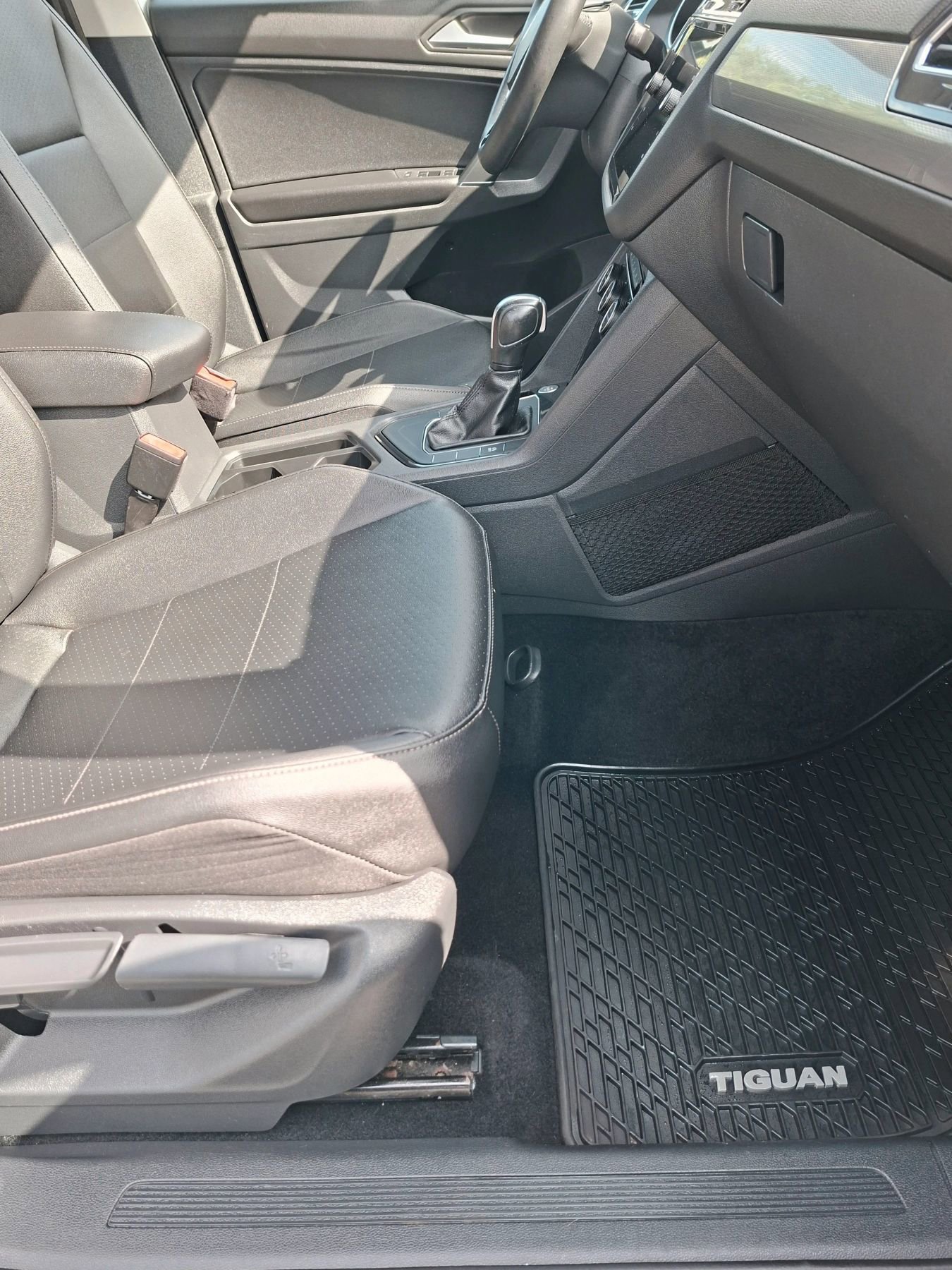 Used 2020 Volkswagen Tiguan SE FWD image 14