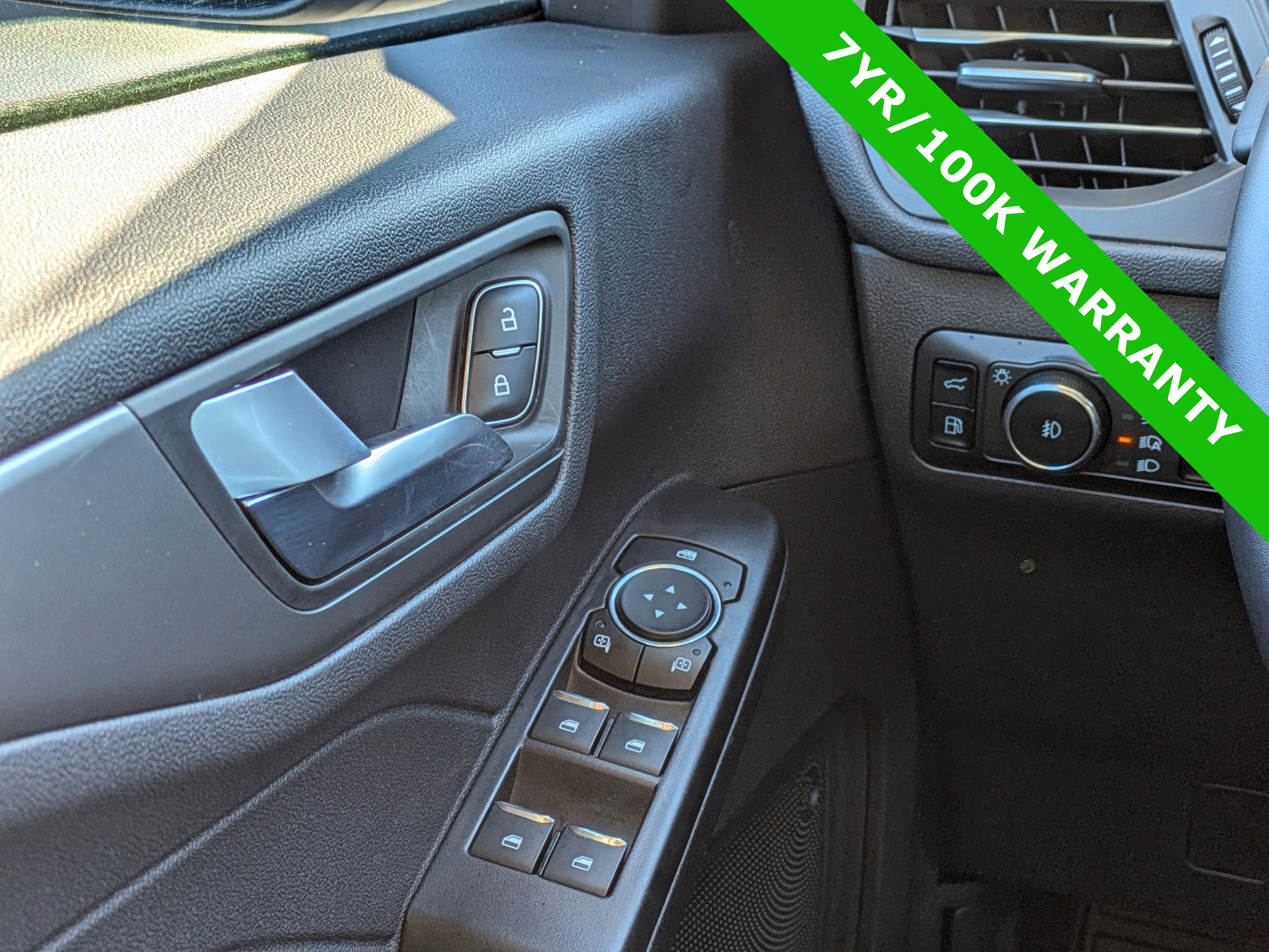 Certified 2025 Ford Escape PHEV image 24