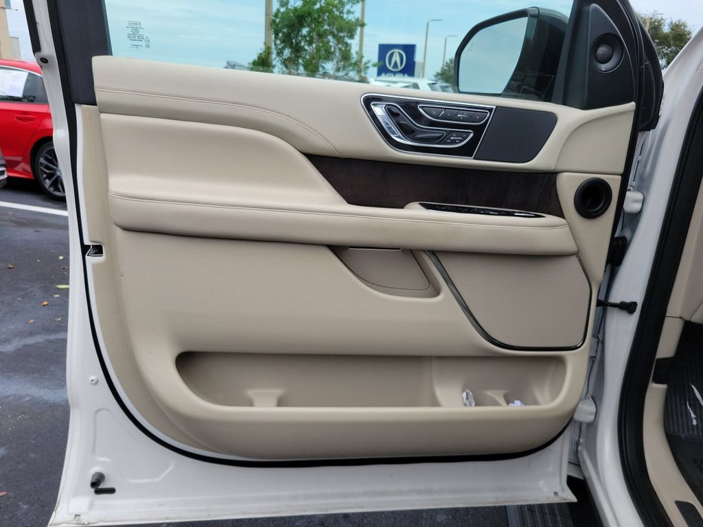 Used 2018 Lincoln Navigator Select w/ Cargo Package RWD image 17