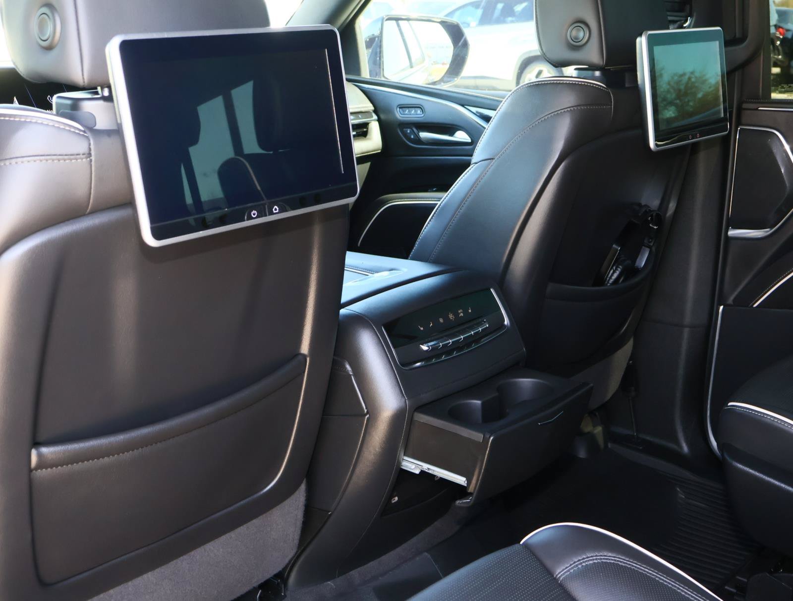 Used 2024 Cadillac Escalade Sport w/ LPO, ONYX Package AWD/4WD image 19