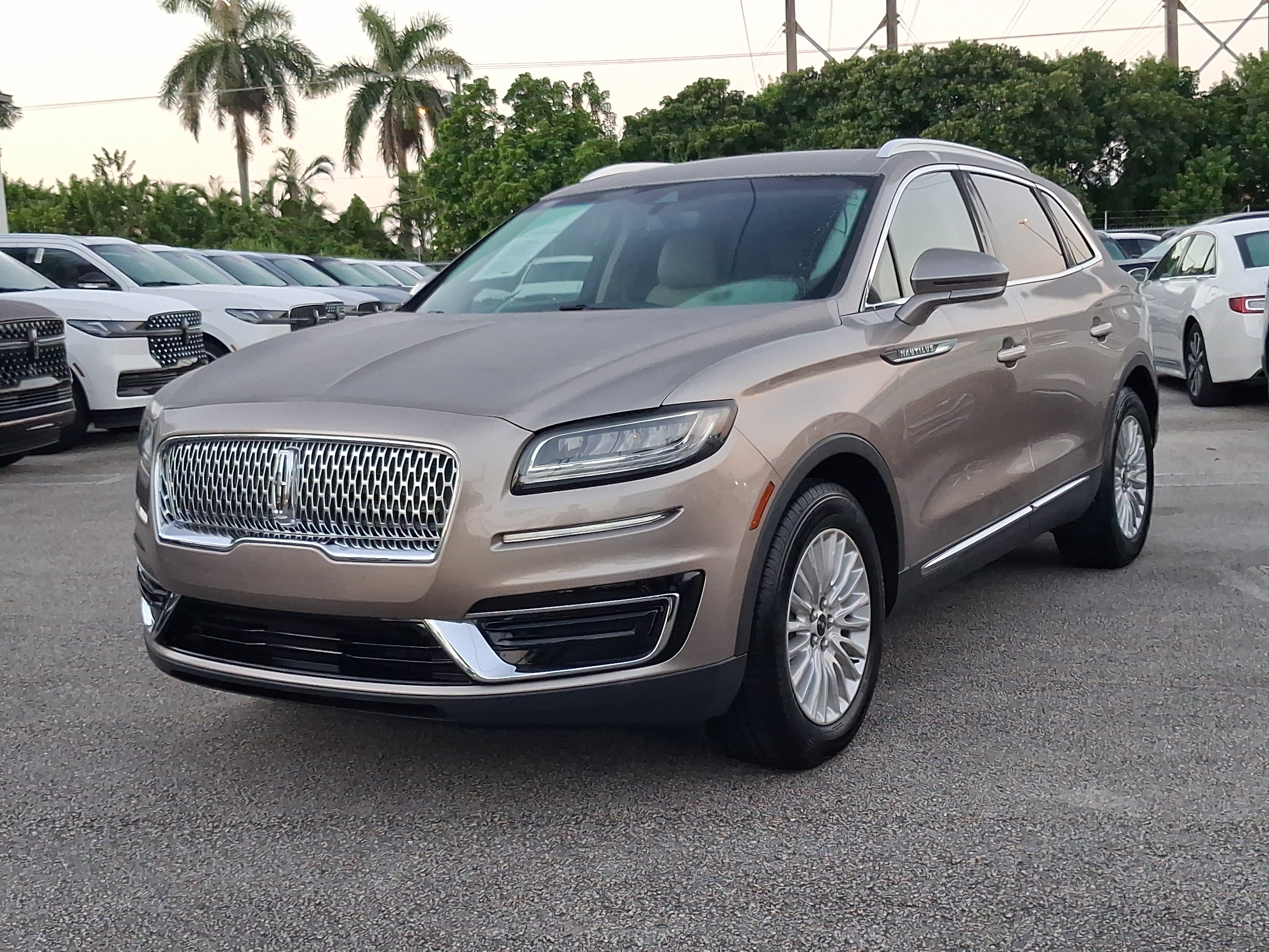 Used 2019 Lincoln Nautilus FWD image 2