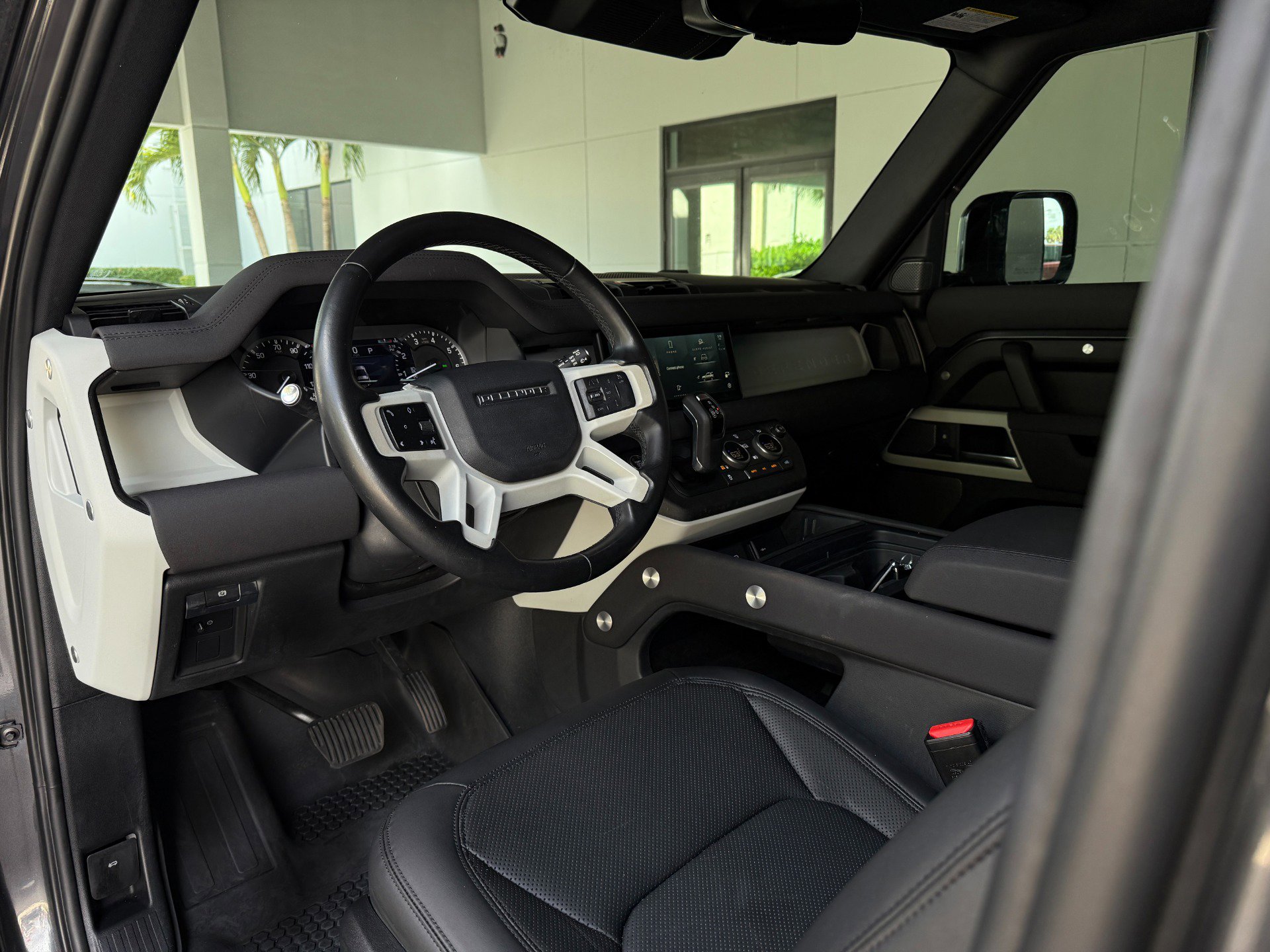 Used 2023 Land Rover Defender 90 S image 22