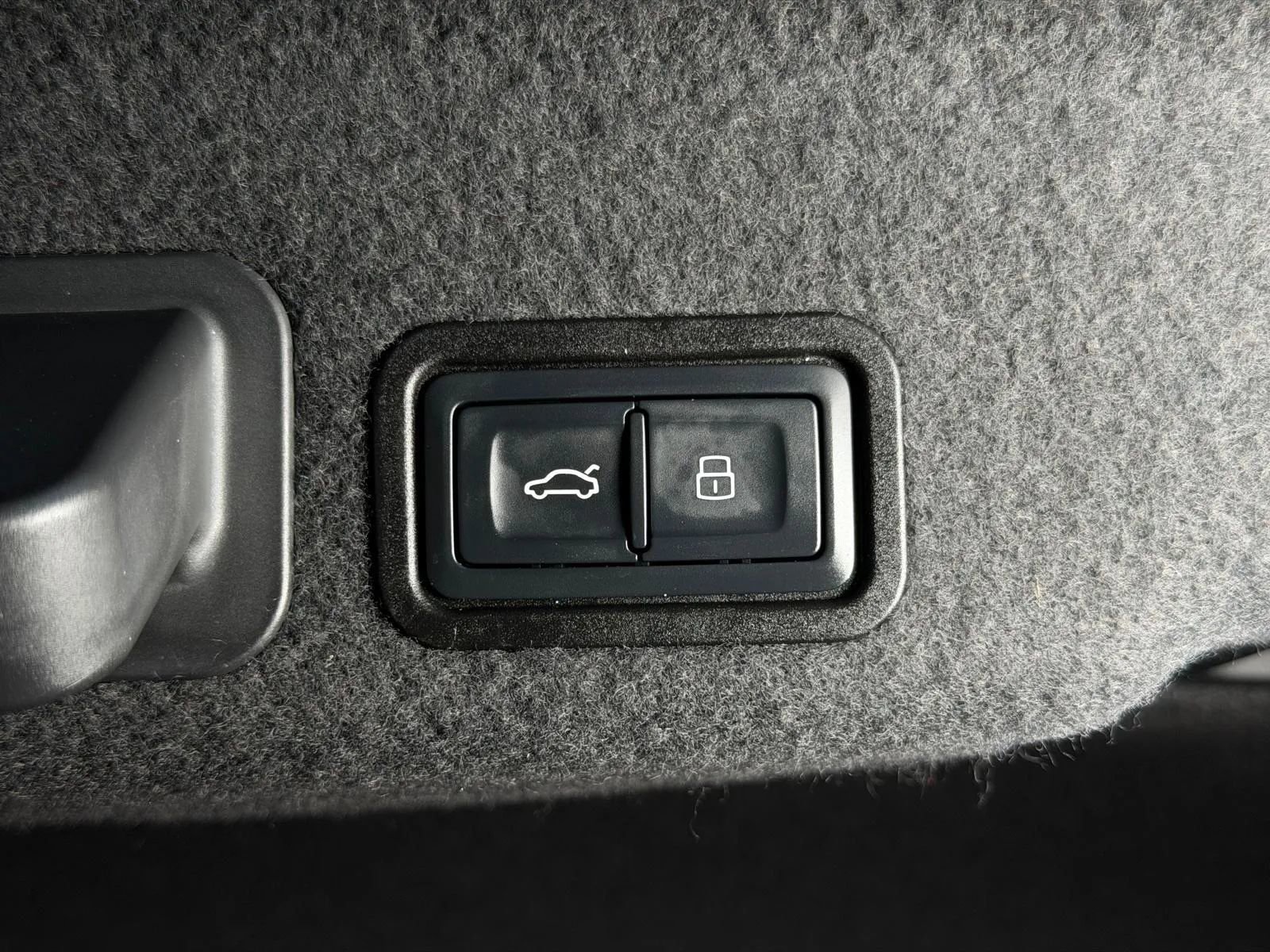 Used 2015 Audi A8 L 4.0T w/ Premium Package image 49