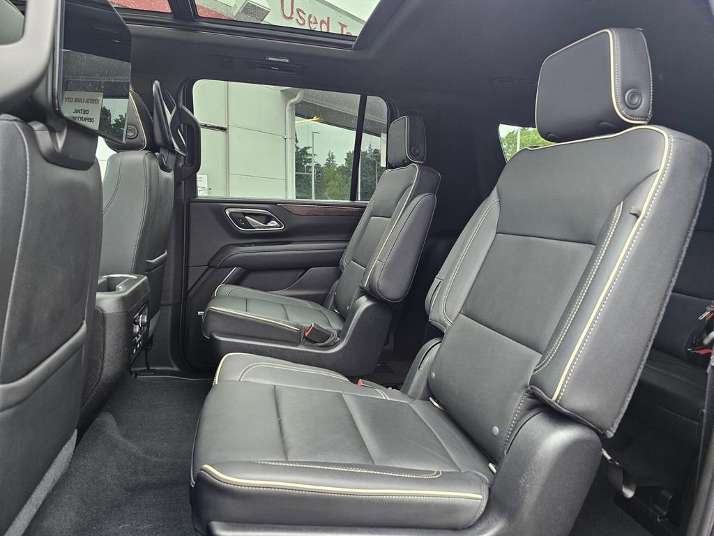 Used 2021 Chevrolet Suburban Premier AWD/4WD image 19