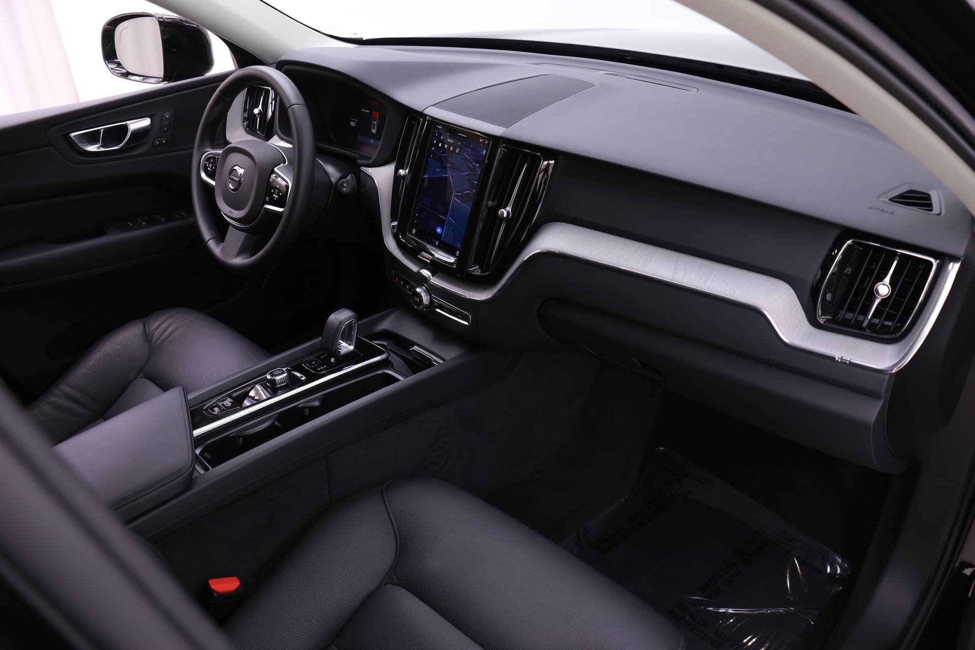 Certified 2025 Volvo XC60 B5 Plus image 22