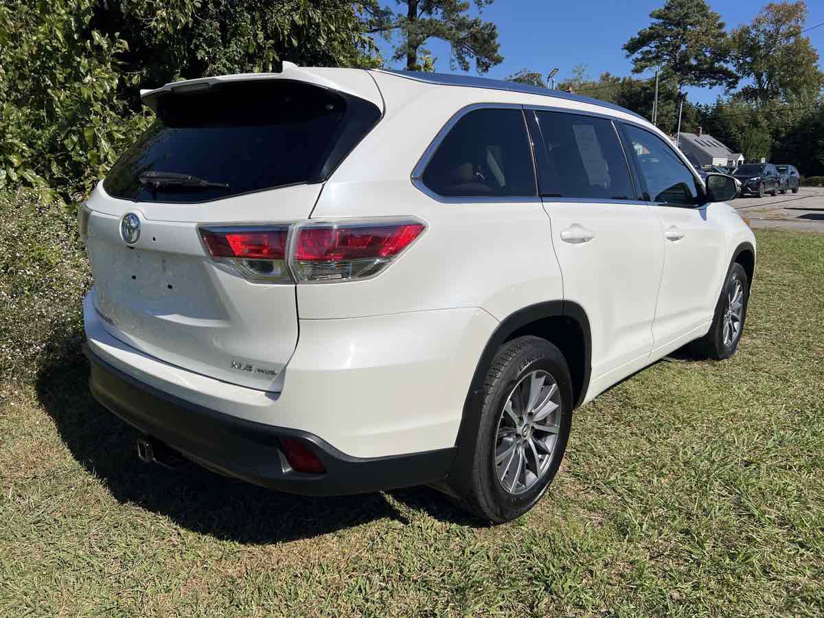 Used 2015 Toyota Highlander XLE image 14