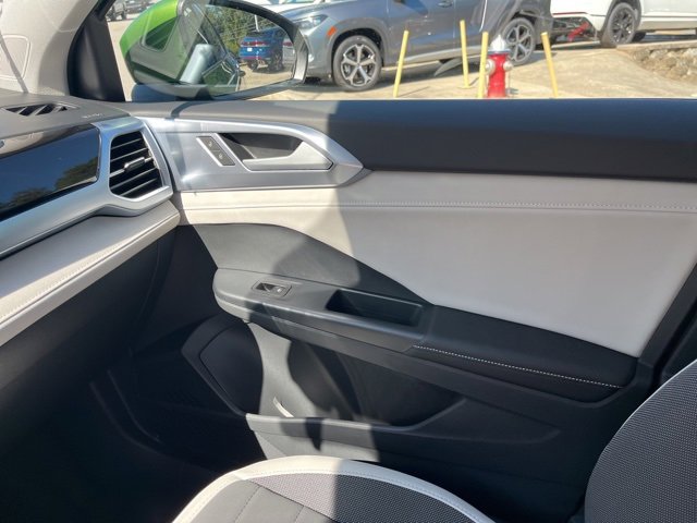 New 2025 Volkswagen Taos SE image 22