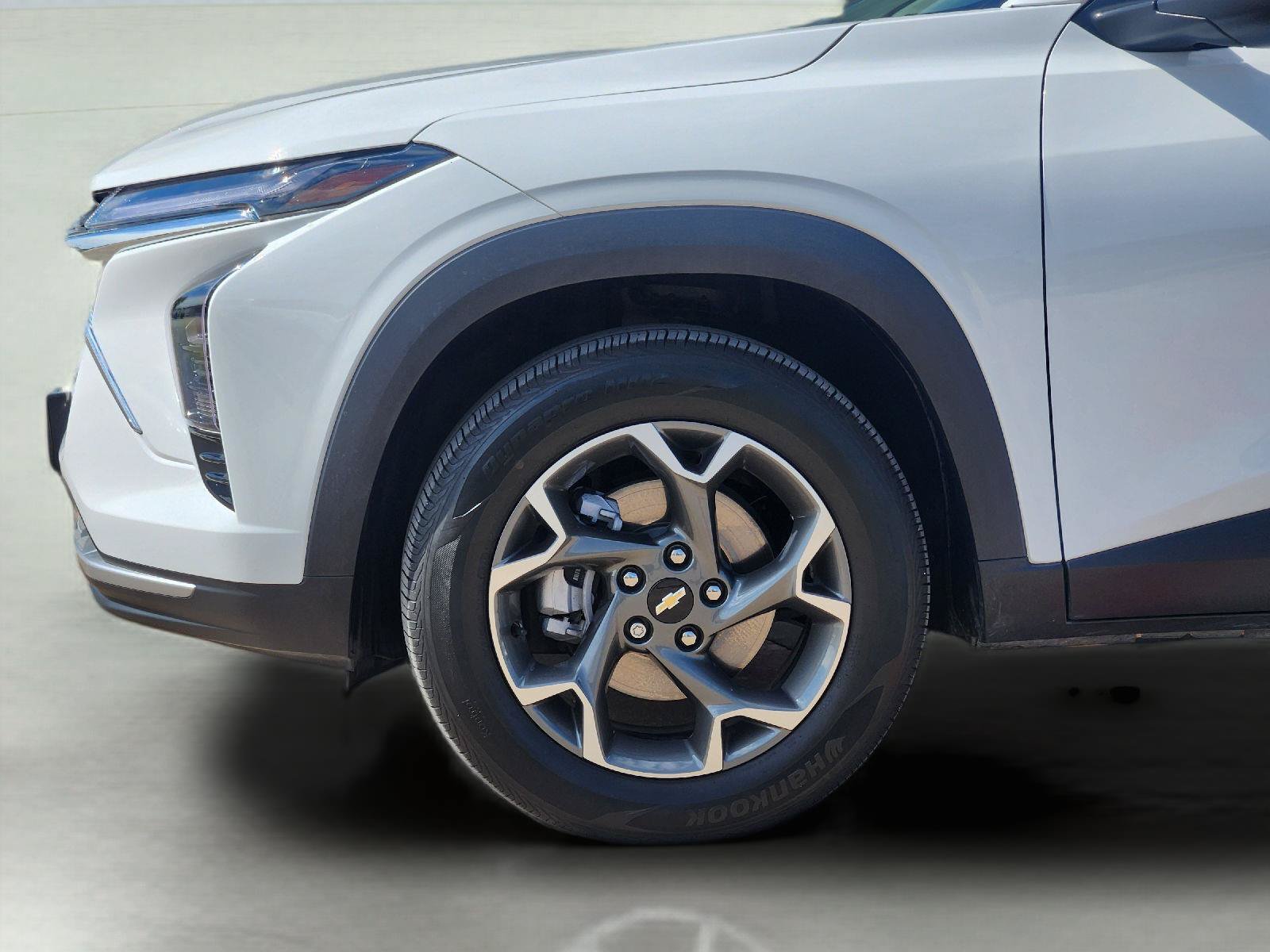 Used 2025 Chevrolet Trax LT w/ Driver Confidence Package FWD image 9