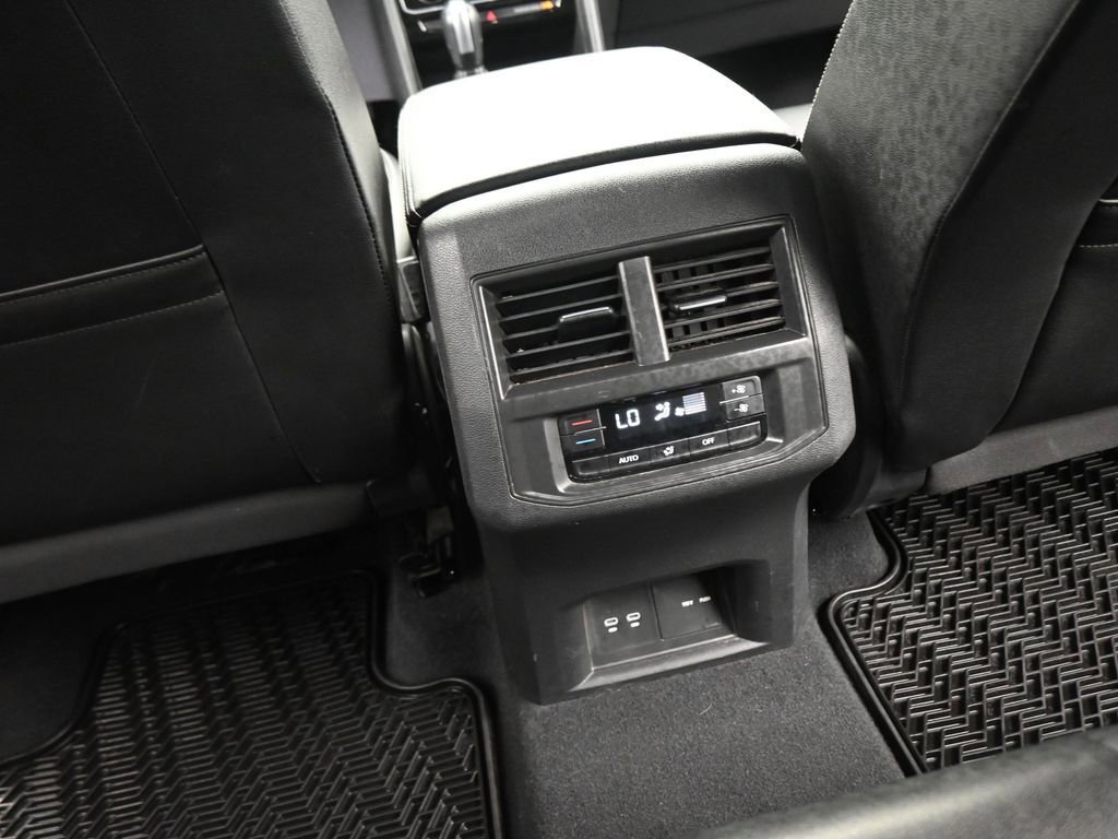 Used 2023 Volkswagen Atlas SE image 42