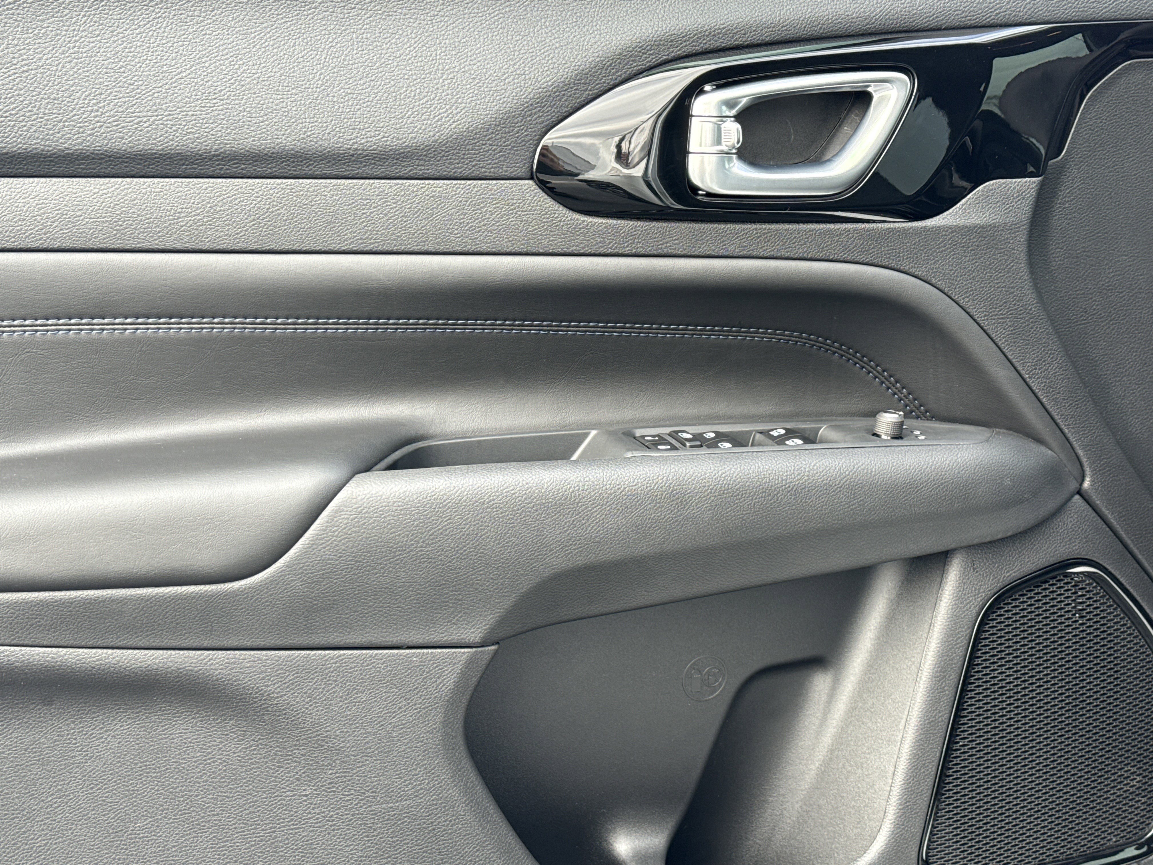 New 2026 Jeep Compass Latitude image 14