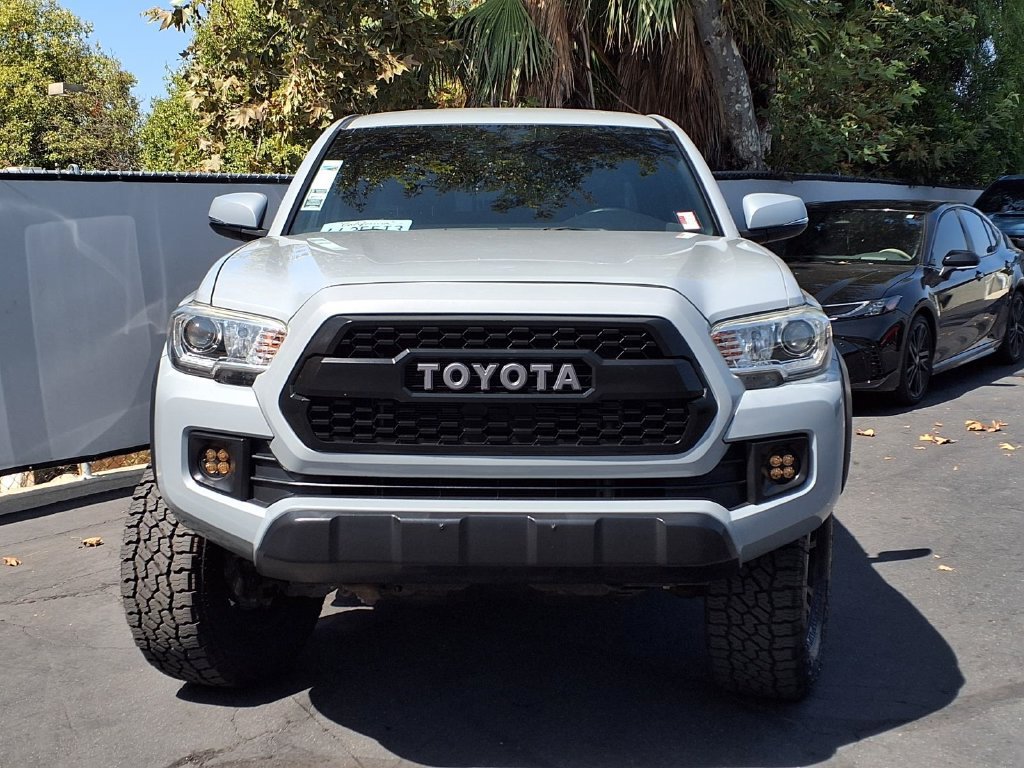Used 2019 Toyota Tacoma TRD Off-Road w/ Exterior Package AWD/4WD image 2