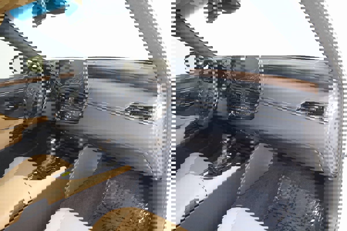 Used 2025 Lexus ES 300h F Sport w/ Accessory Package (Z1) image 42