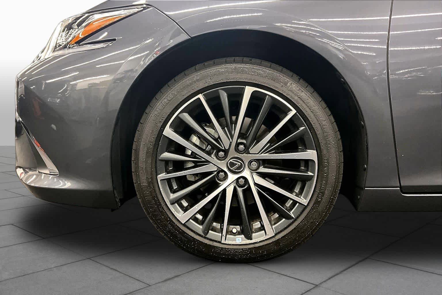 Used 2023 Lexus ES 300h w/ Premium Package FWD image 11