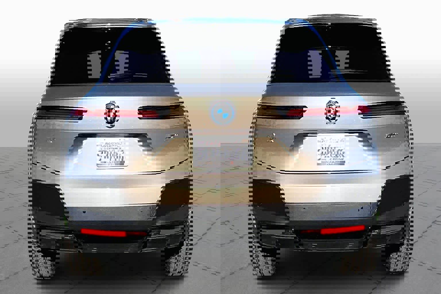 Used 2023 BMW iX xDrive50 image 4