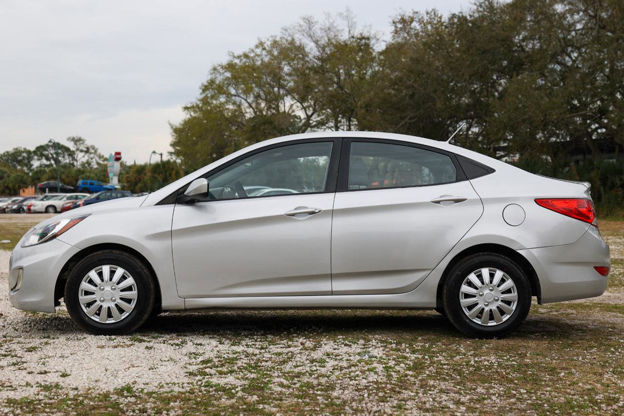Used 2013 Hyundai Accent GLS image 3